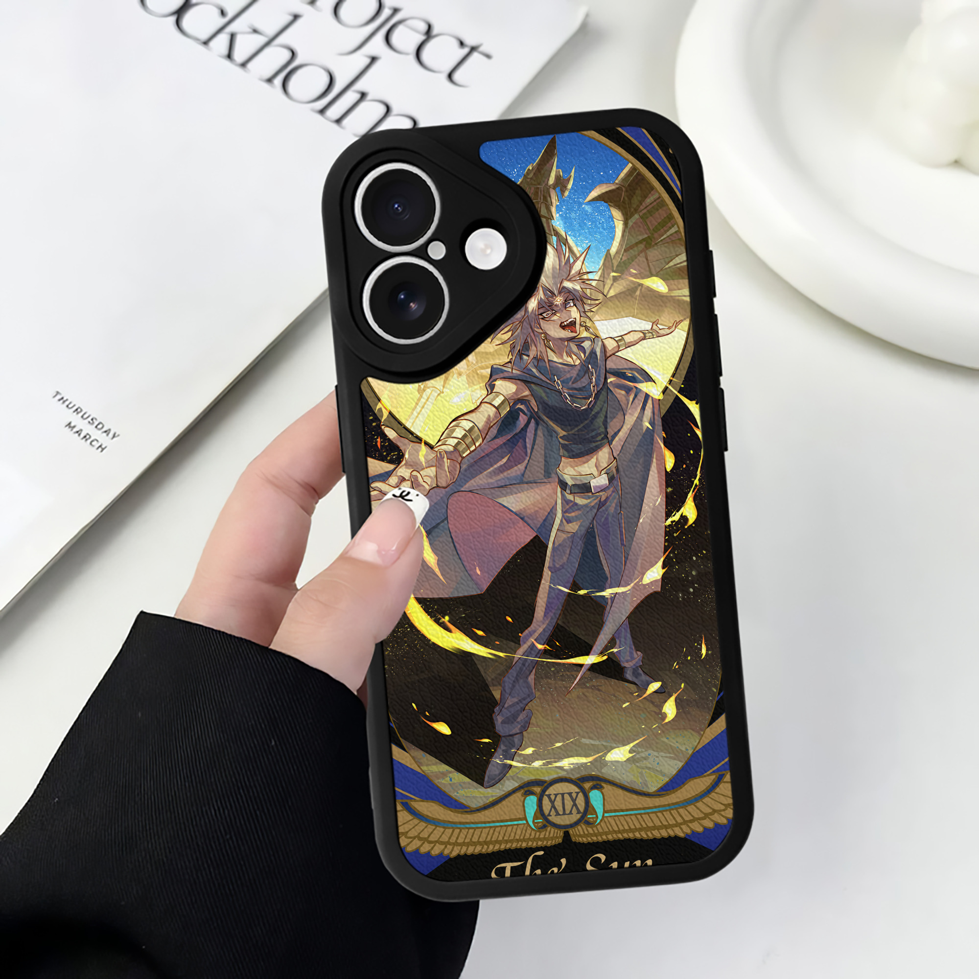 （画像用） 遊☆戯☆王 Yu-Gi-Oh! 【iPhone 16シリーズ対応】シリコンスマホケース（レザー調） 材質：シリコン